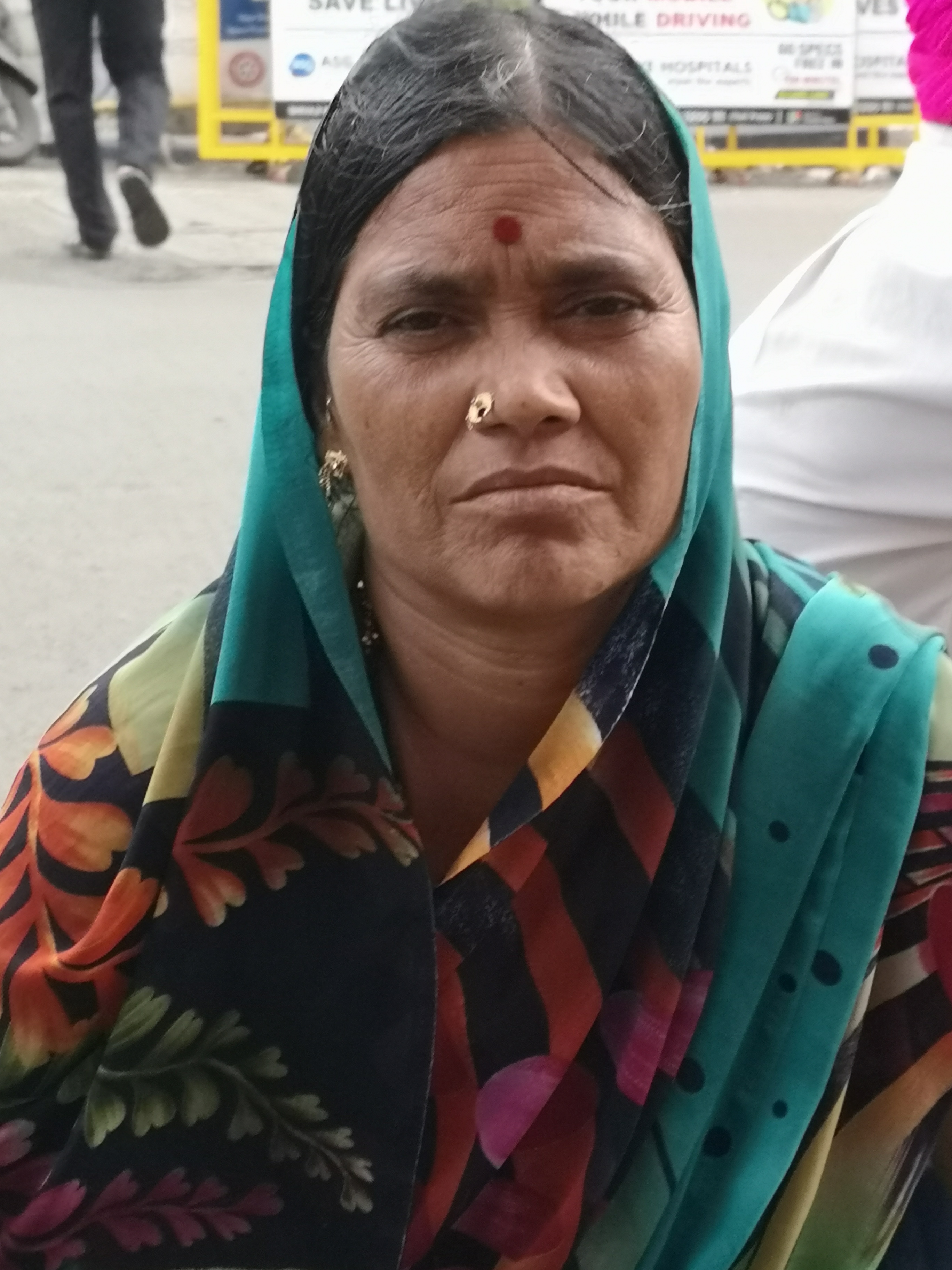 Vaarakari women resting at the roadside